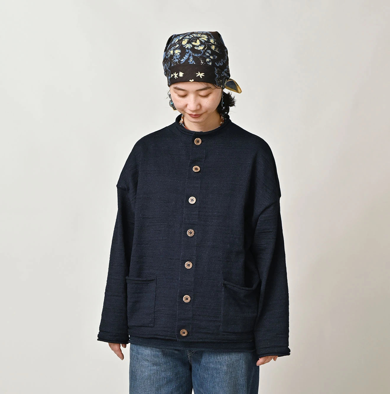 Indigo Dekoboko Knitsew 908 Cardigan Female Model