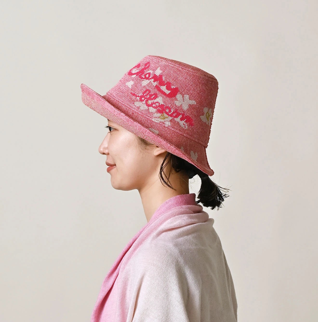 Jacquard Sakura Blizzard Hat Female Model