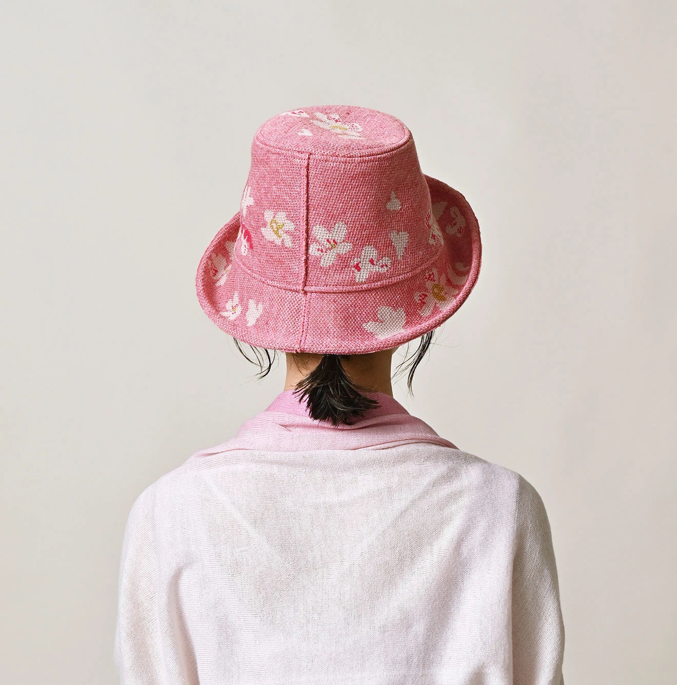 Jacquard Sakura Blizzard Hat Female Model
