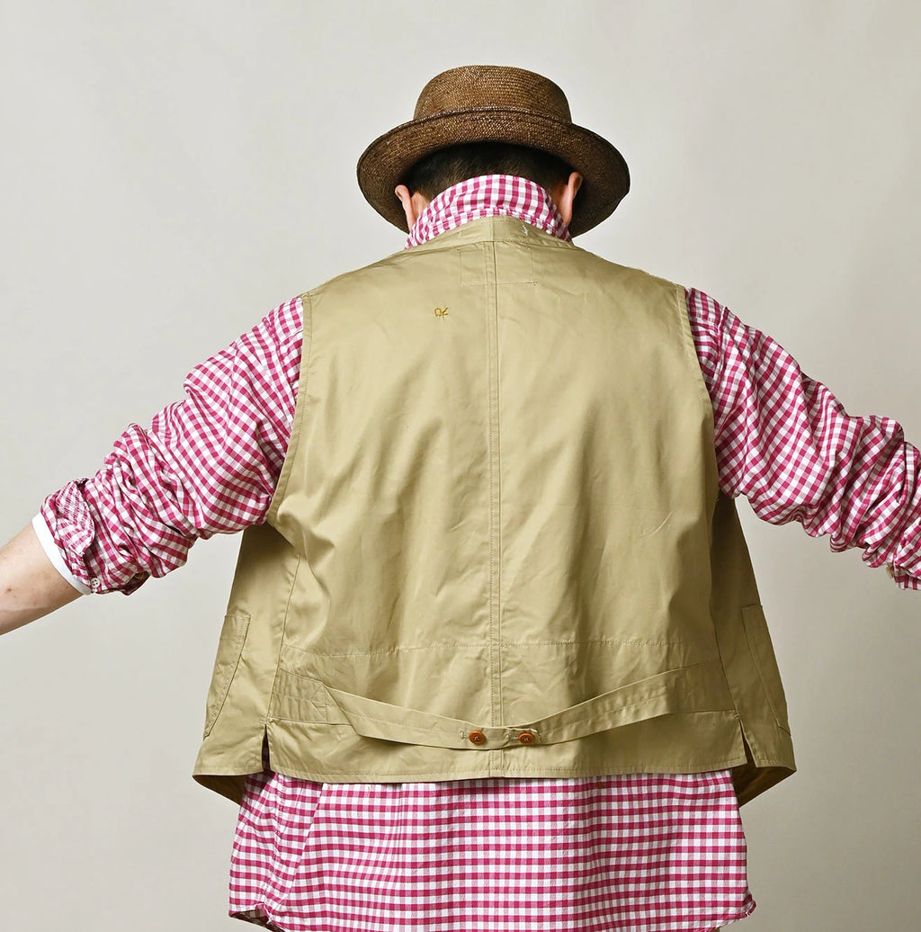 Thin Gabardine 908 Vest Male Model