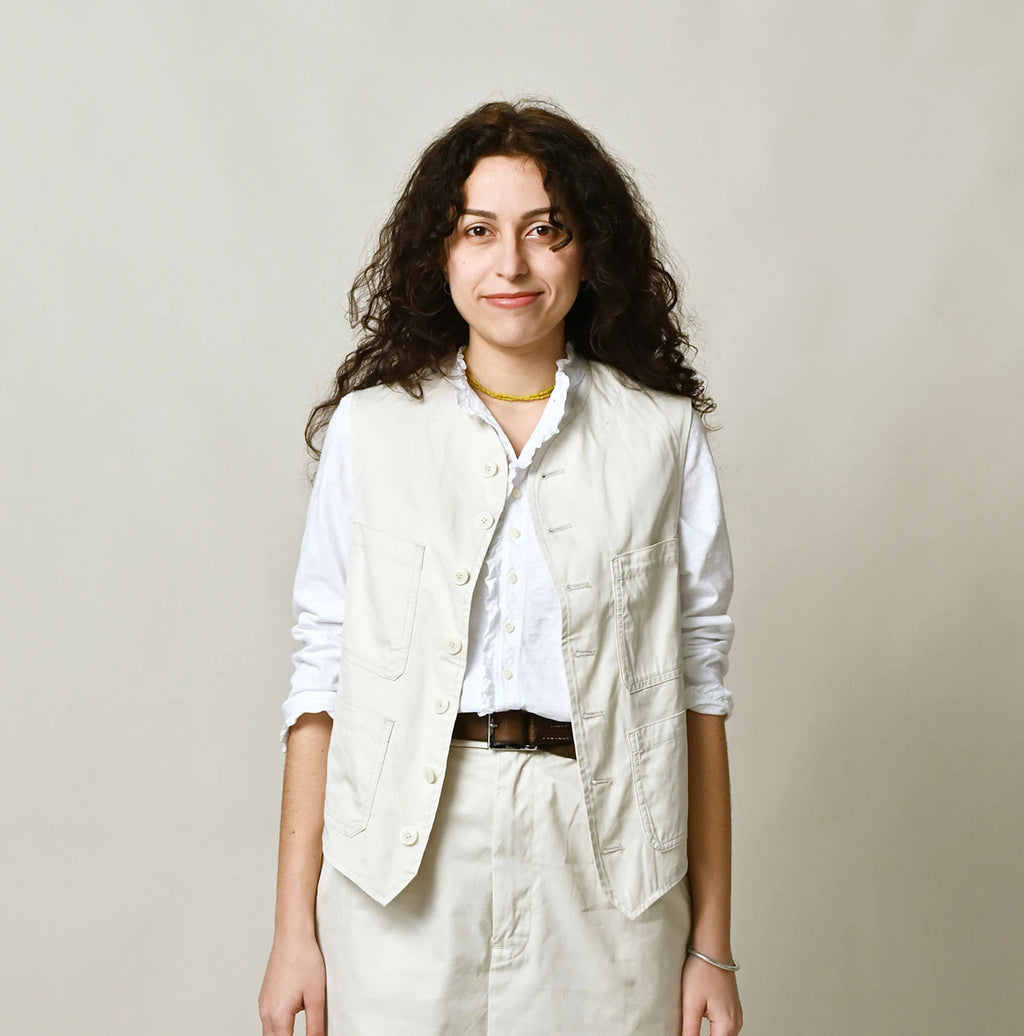 Thin Gabardine 908 Vest Female Model