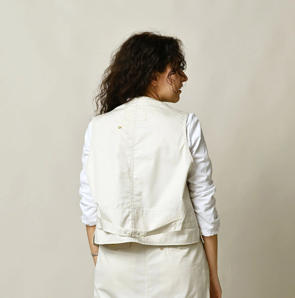 Thin Gabardine 908 Vest Female Model