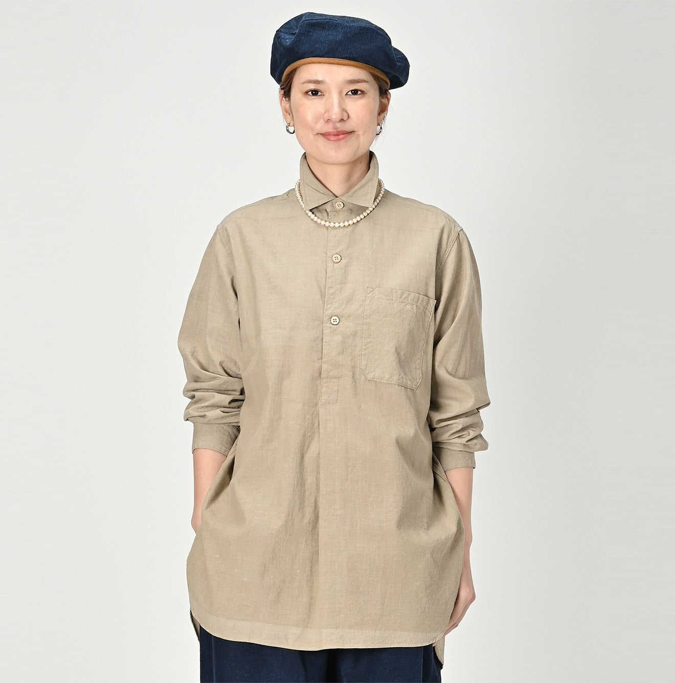 Indigo Khadi OX 908 Grandpa Pull Shirt Sumi Female Model