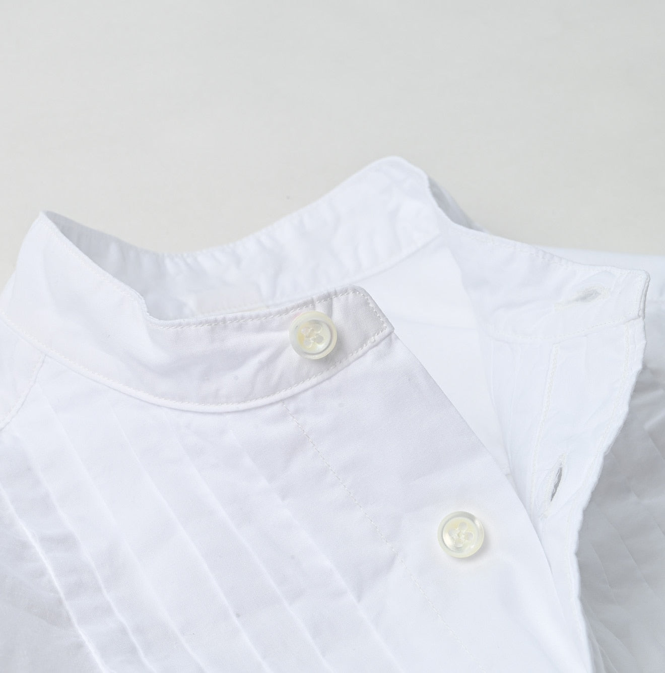 Batiste Pintuck 908 Stand Shirt Detail