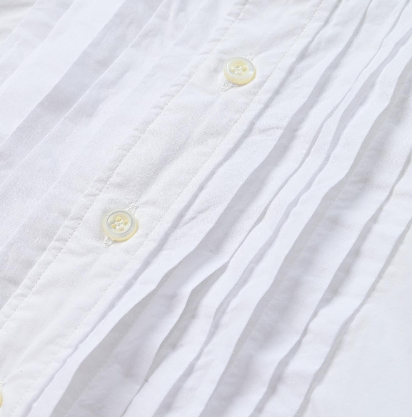 Batiste Pintuck 908 Stand Shirt Detail