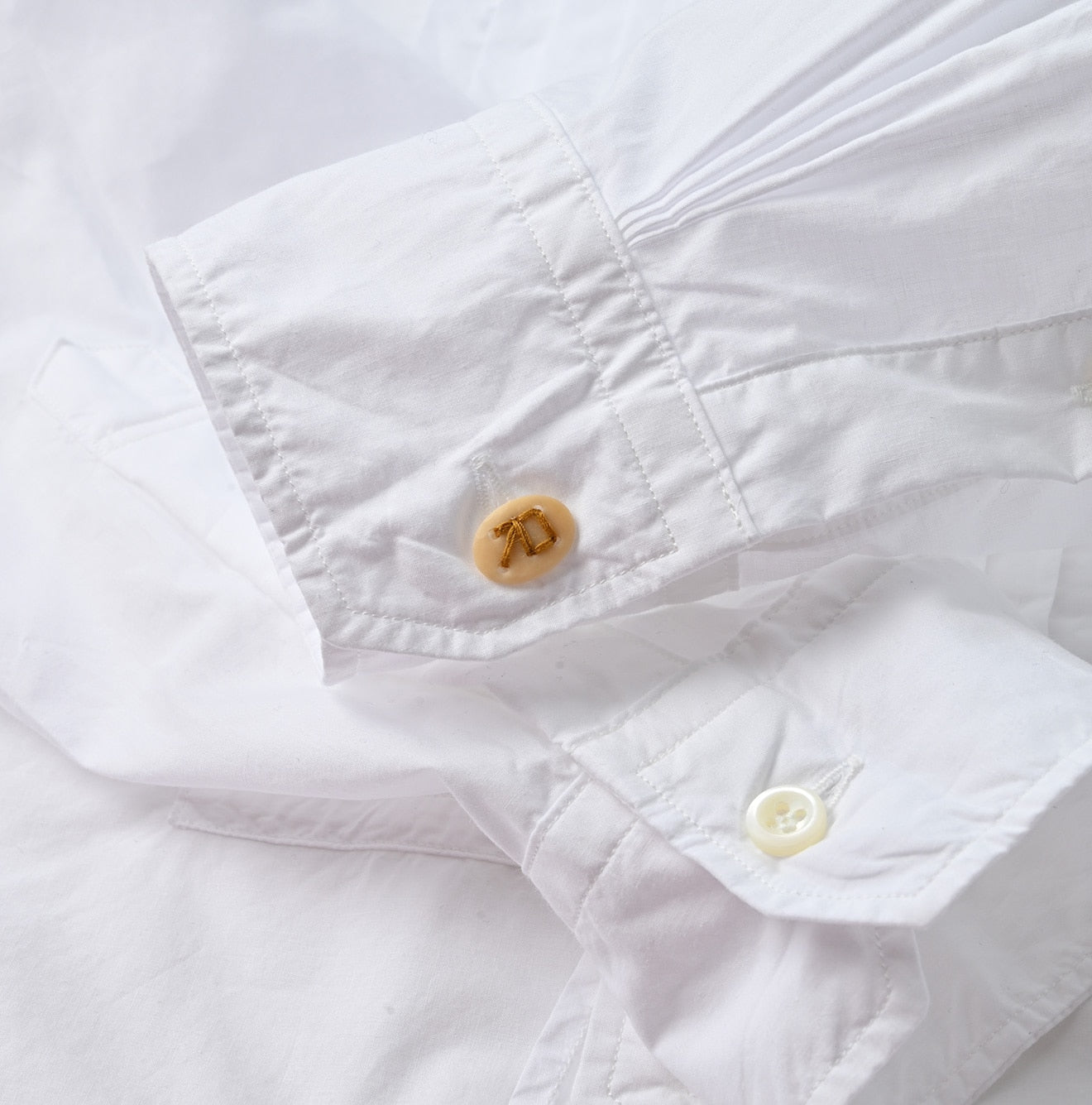 Batiste Pintuck 908 Stand Shirt Detail