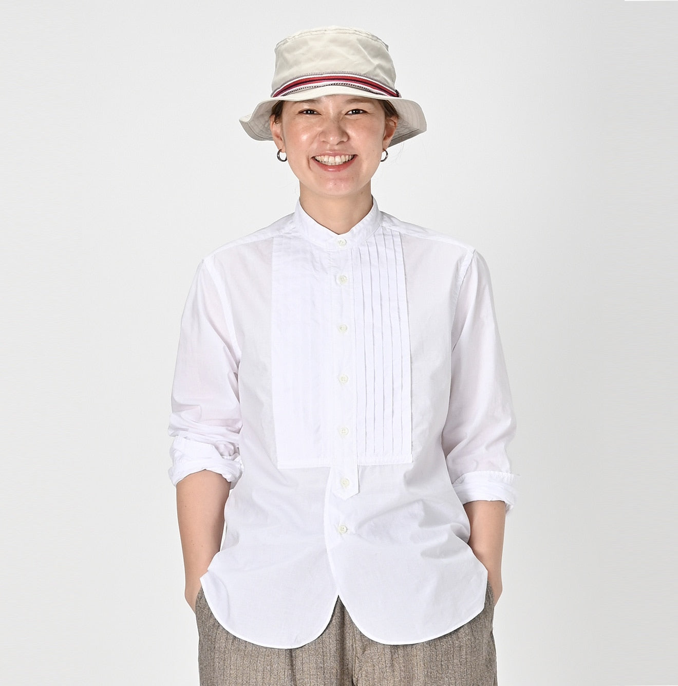 Batiste Pintuck 908 Stand Shirt Female Model