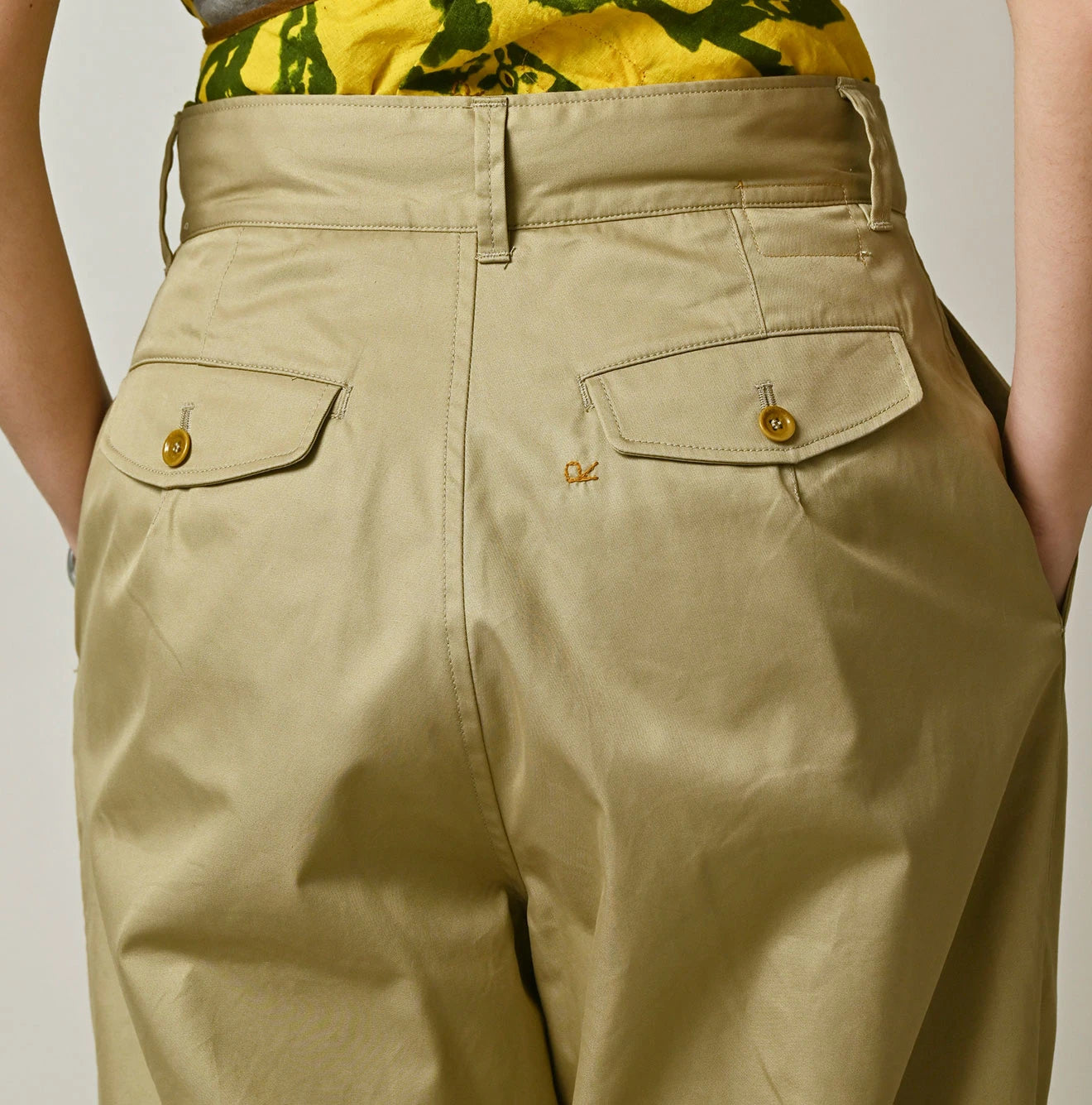 Thin Gabardine Charlotte Baggy Detail