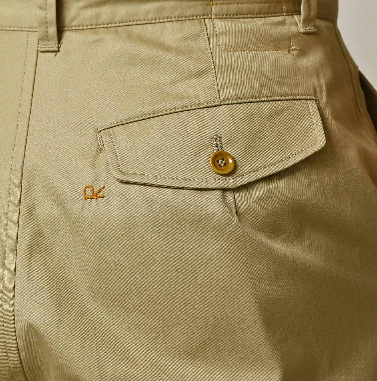 Thin Gabardine Charlotte Baggy Detail
