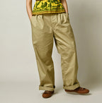Thin Gabardine Charlotte Baggy Female Model