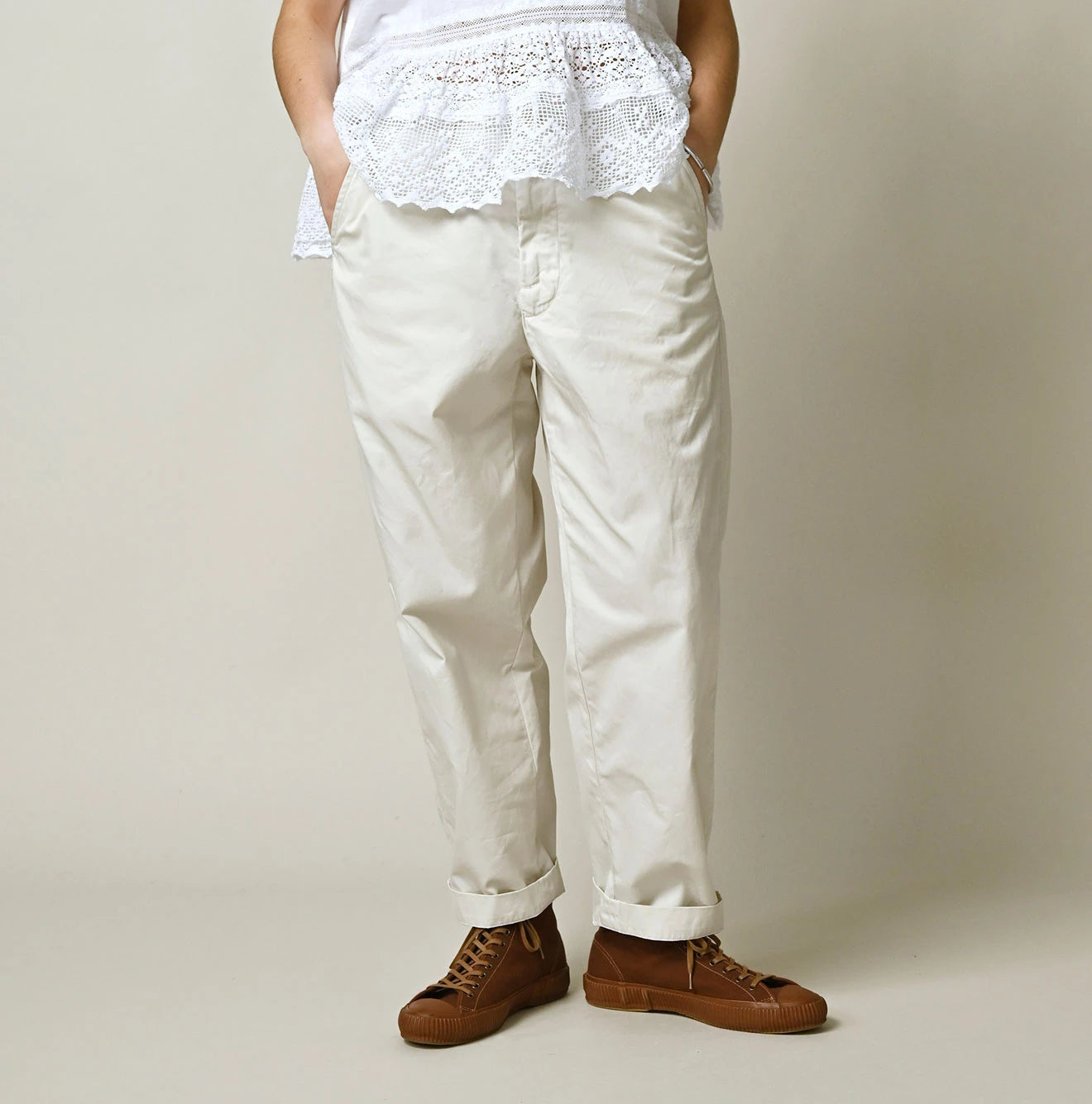 Thin Gabardine 908 Nîmes Pants Female Model