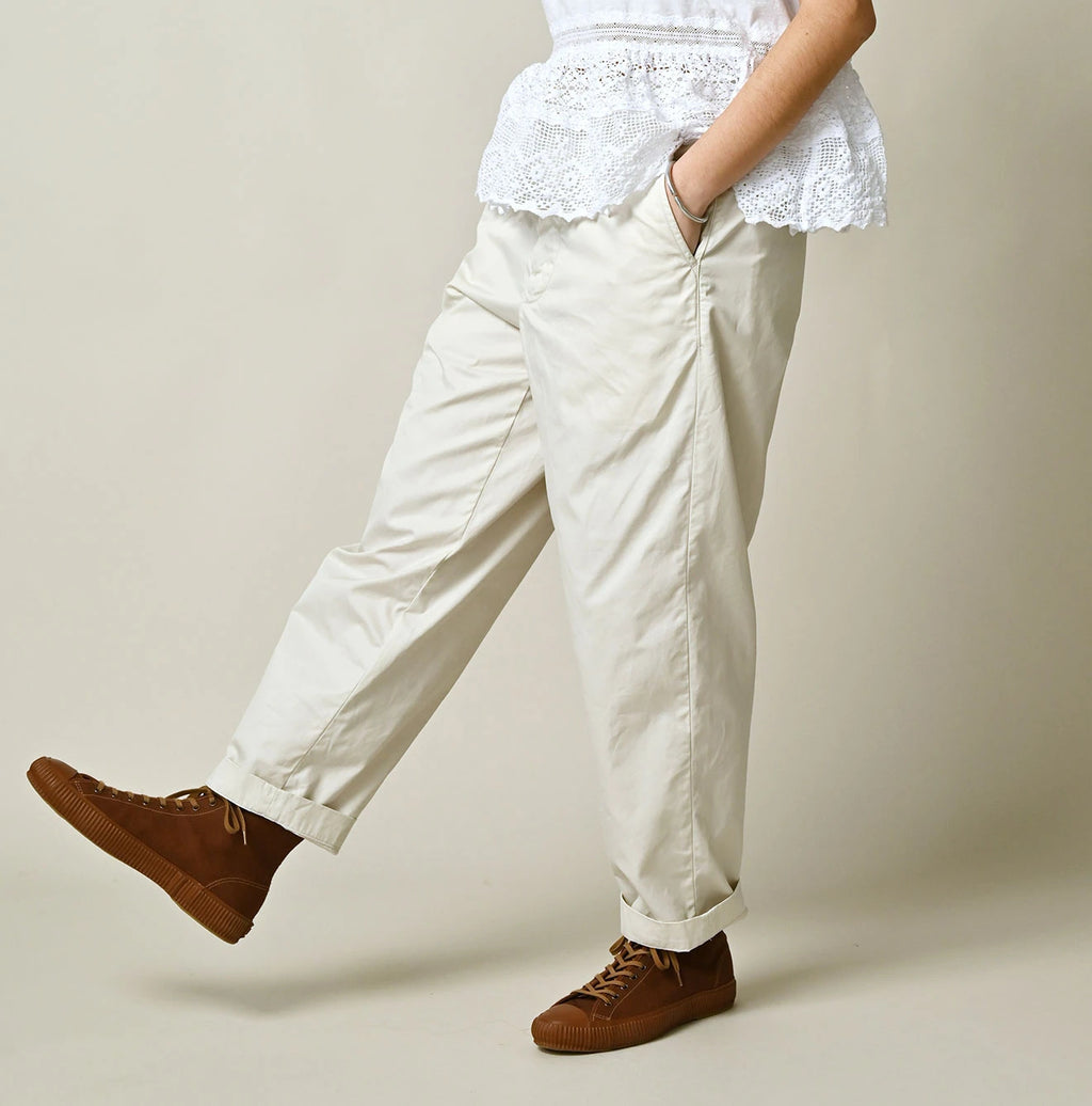 Thin Gabardine 908 Nîmes Pants Female Model