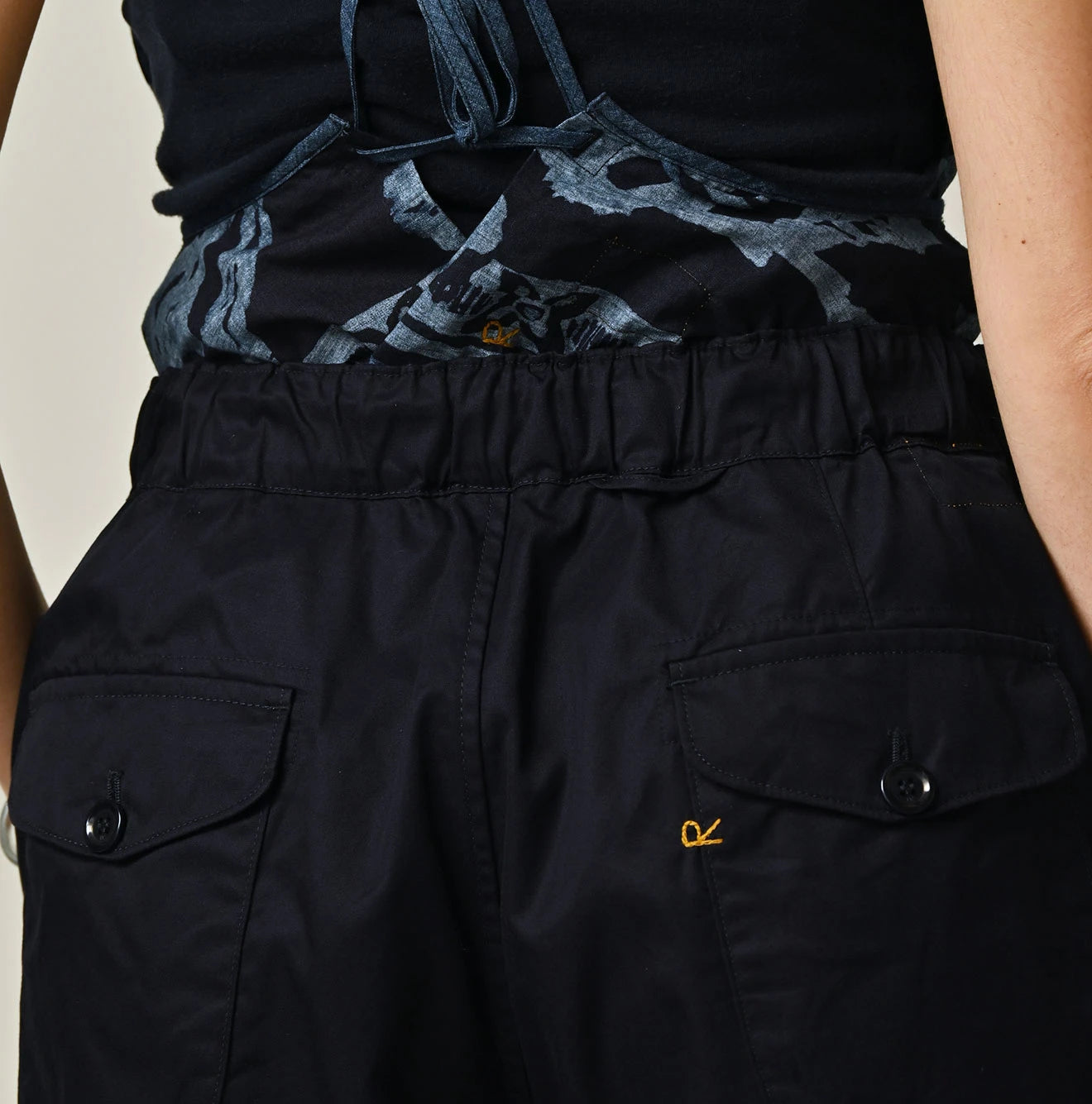 Thin Gabardine Easy Short Pants Detail