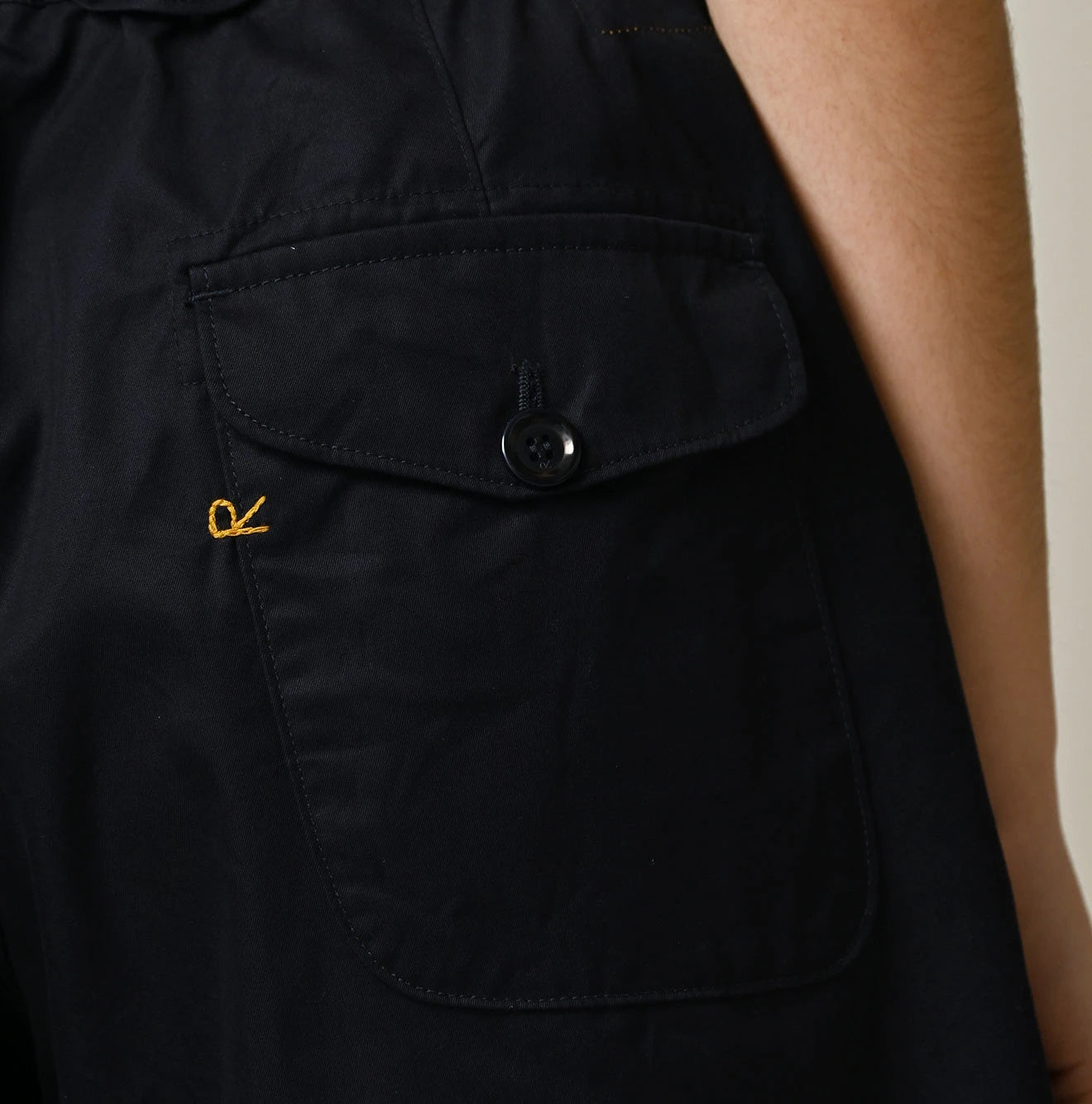 Thin Gabardine Easy Short Pants Detail