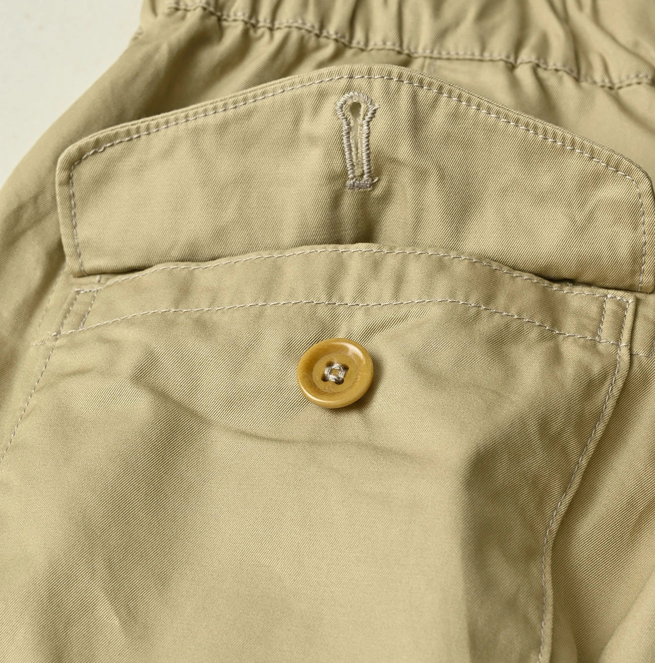 Thin Gabardine Easy Short Pants Detail