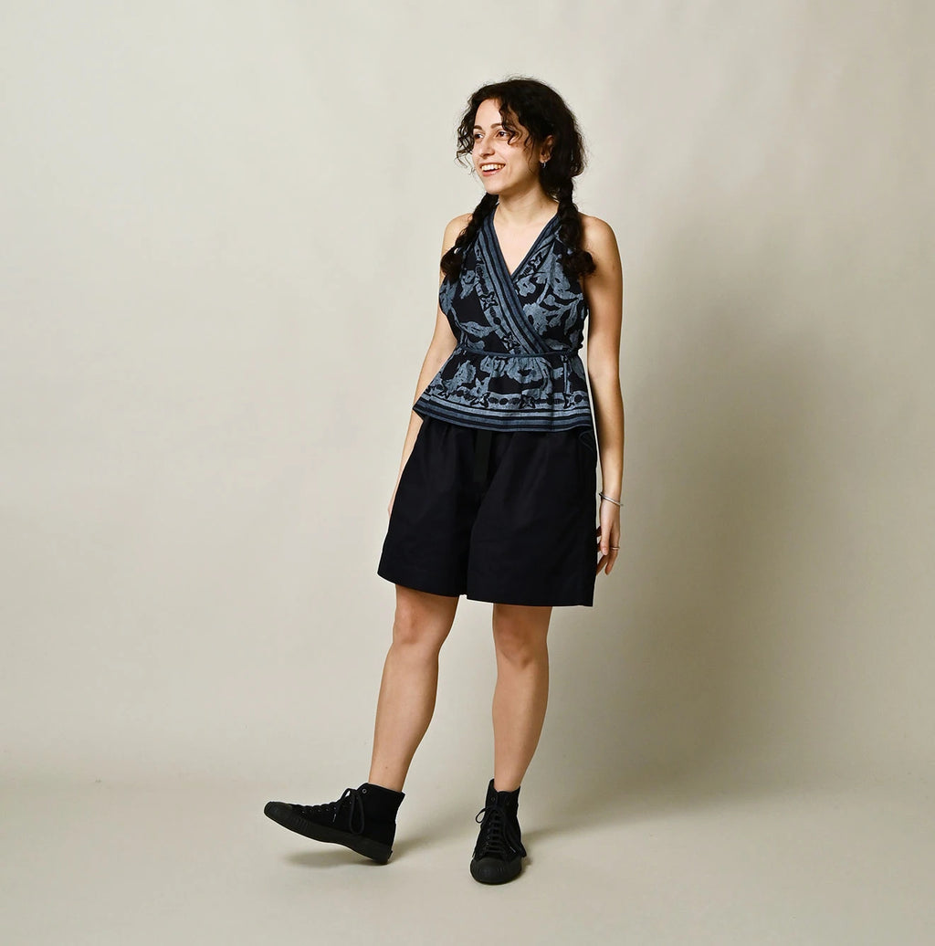 Thin Gabardine Easy Short Pants Female Model