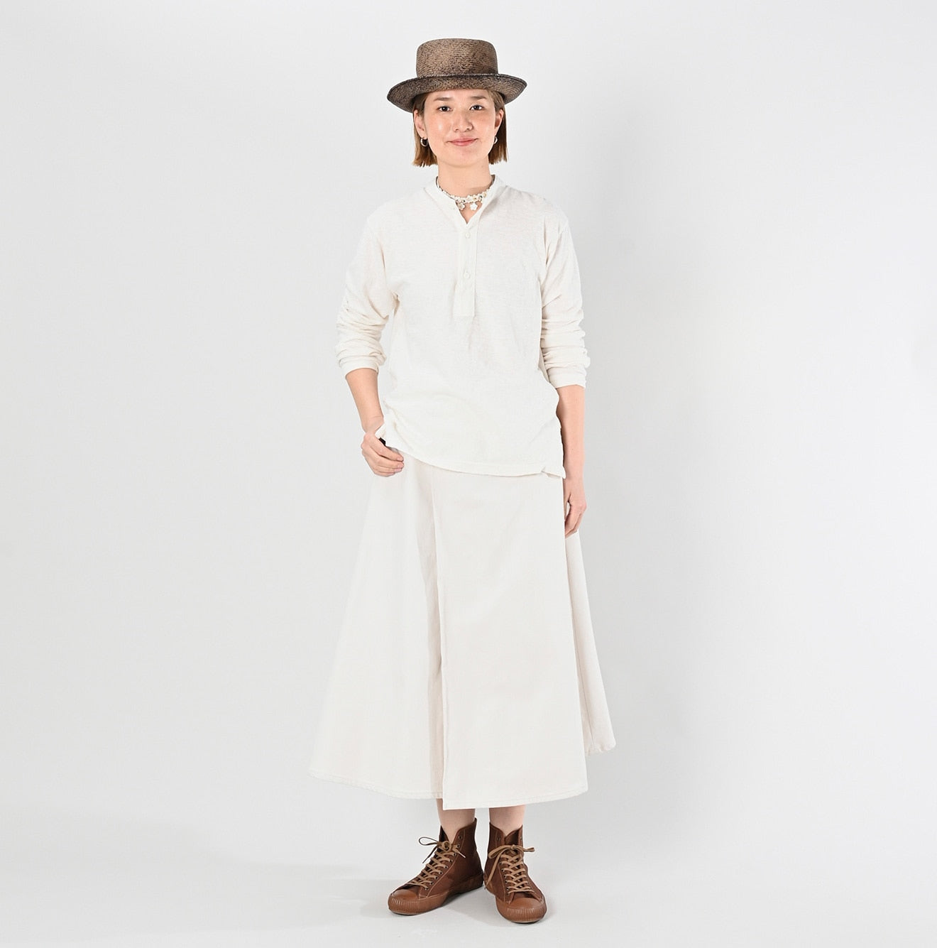 4545 Tenjiku 908 Henley Female Model