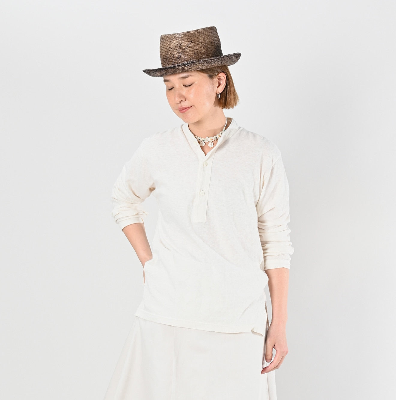 4545 Tenjiku 908 Henley Female Model