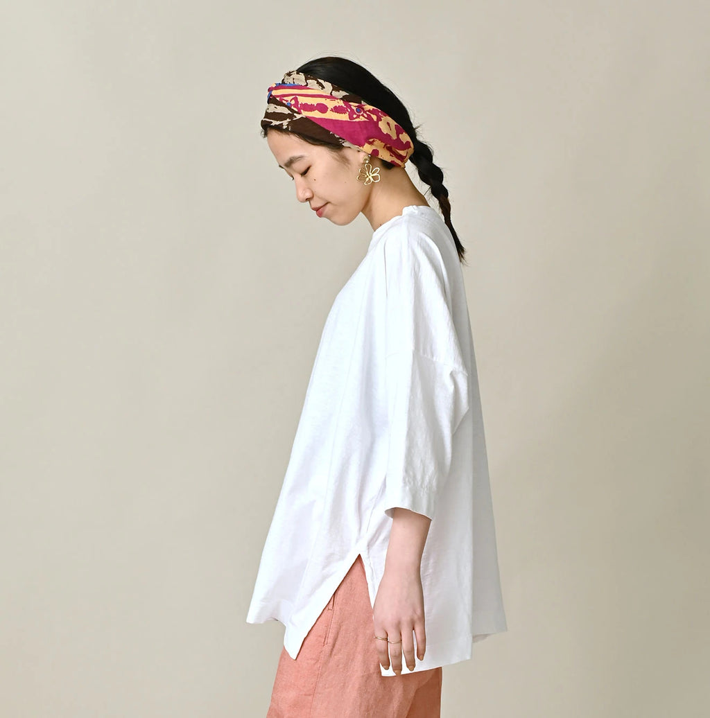 Tenjiku Big Slit T-shirt Female Model