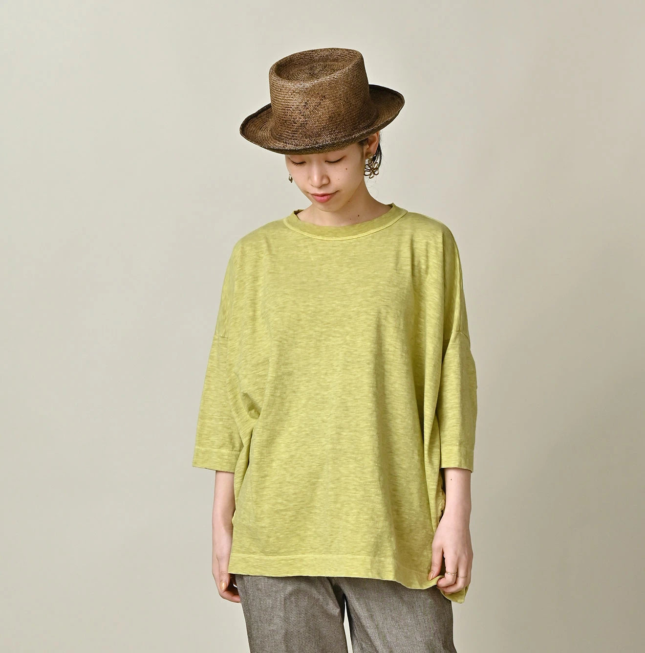 45 Plant Dyed Tenjiku Big Slit T-shirt Female Model