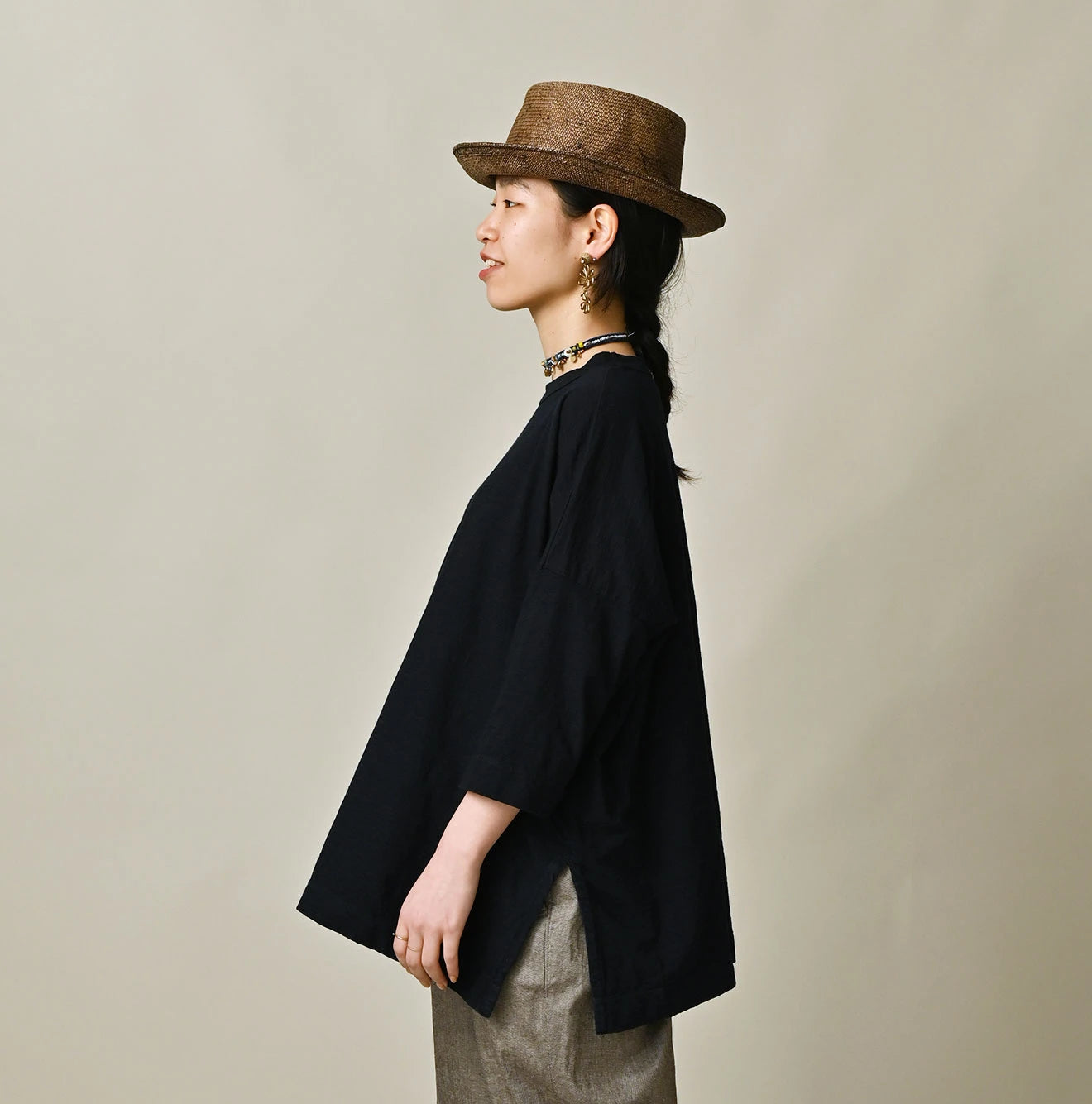 Indigo Tenjiku Big Slit T-shirt Female Model