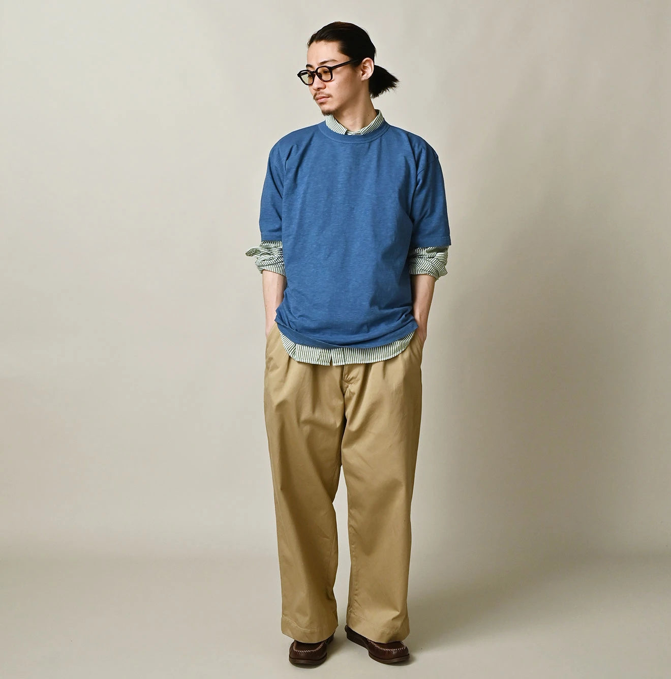 Plant Dyed Tenjiku 908 Ocean T-shirt Male Model