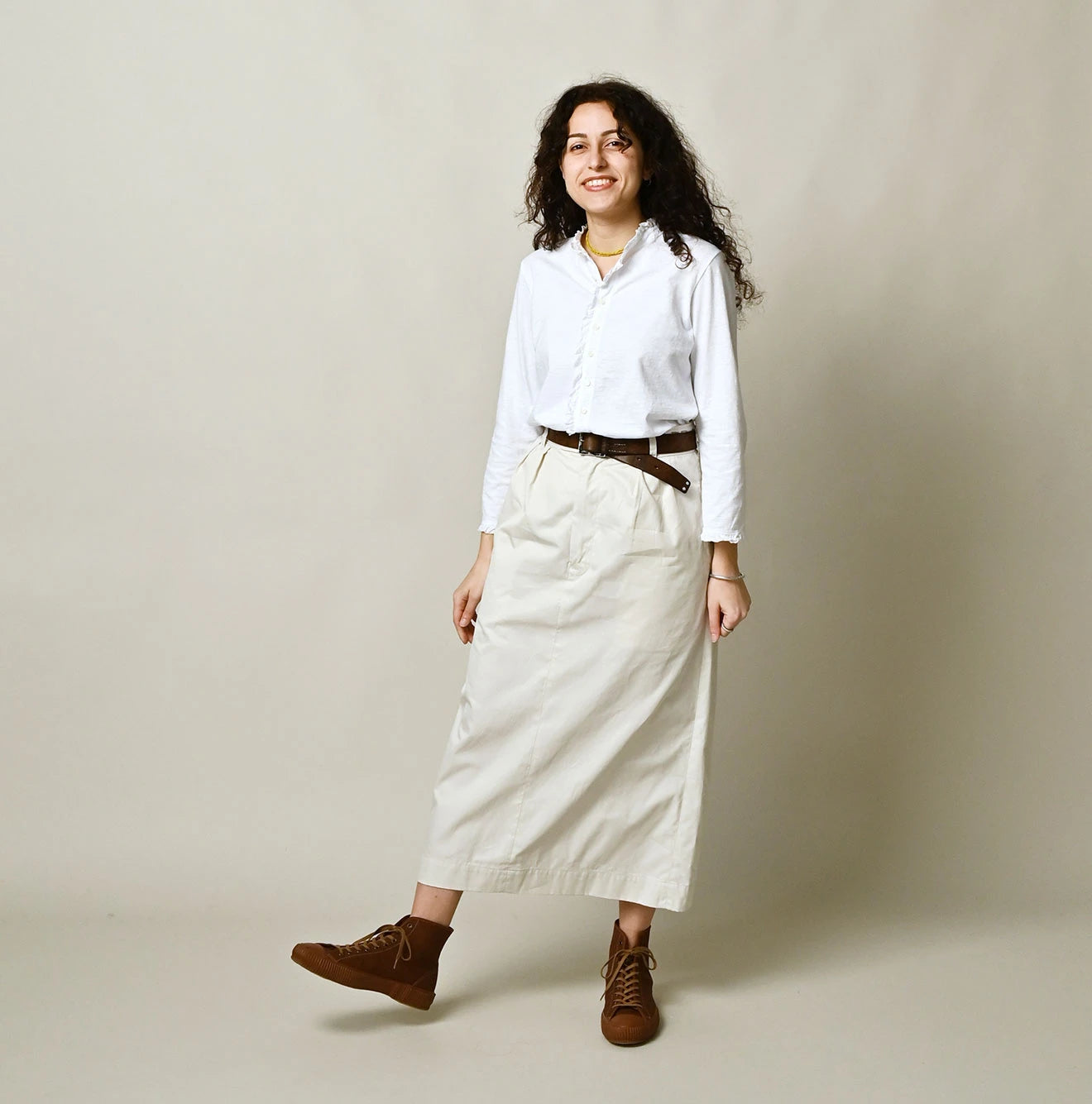 Tenjiku Frill Square Cardigan Female Model