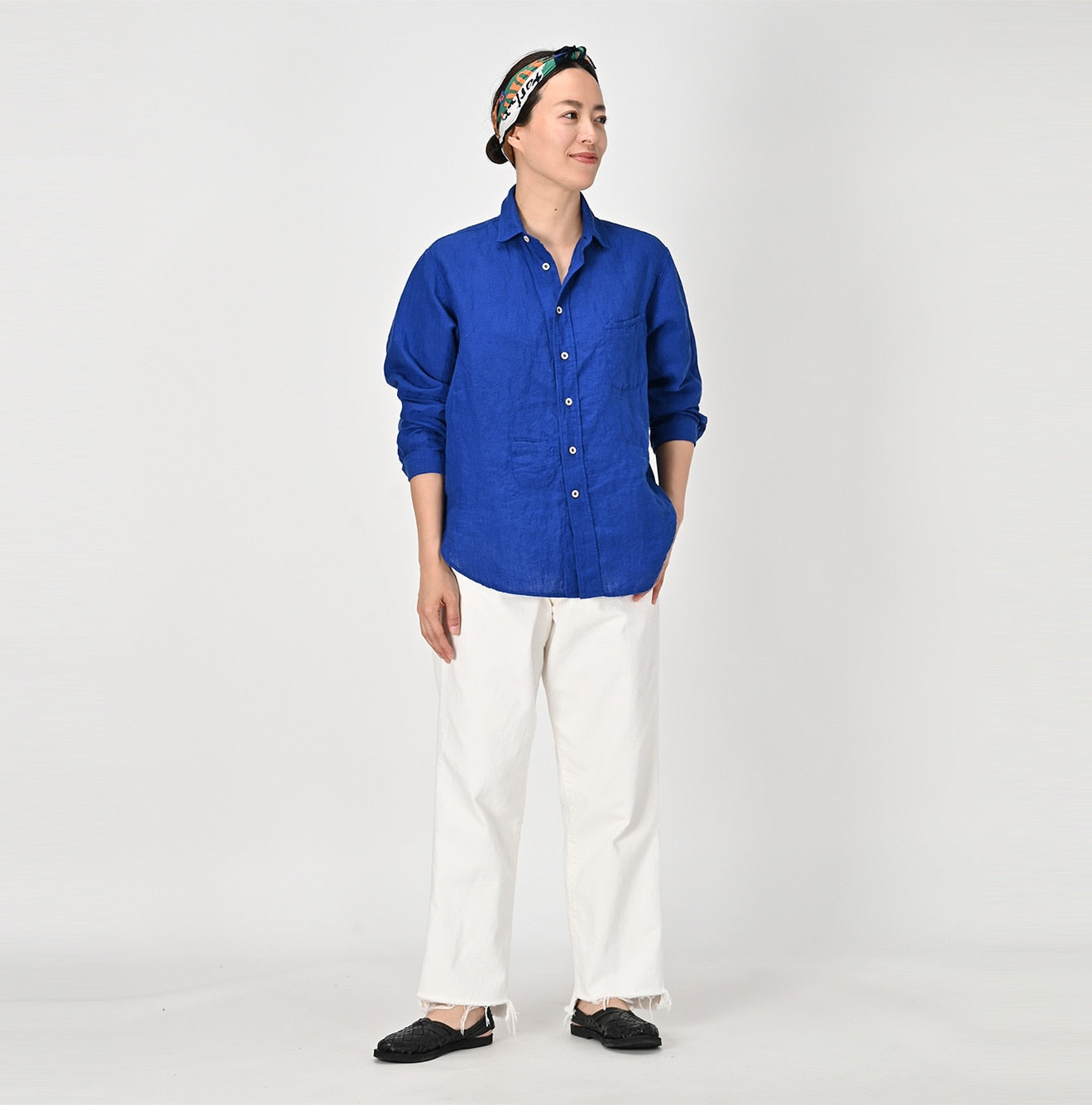 Indian Linen Chambray 908 Petite Collar Ocean Shirt Female Model