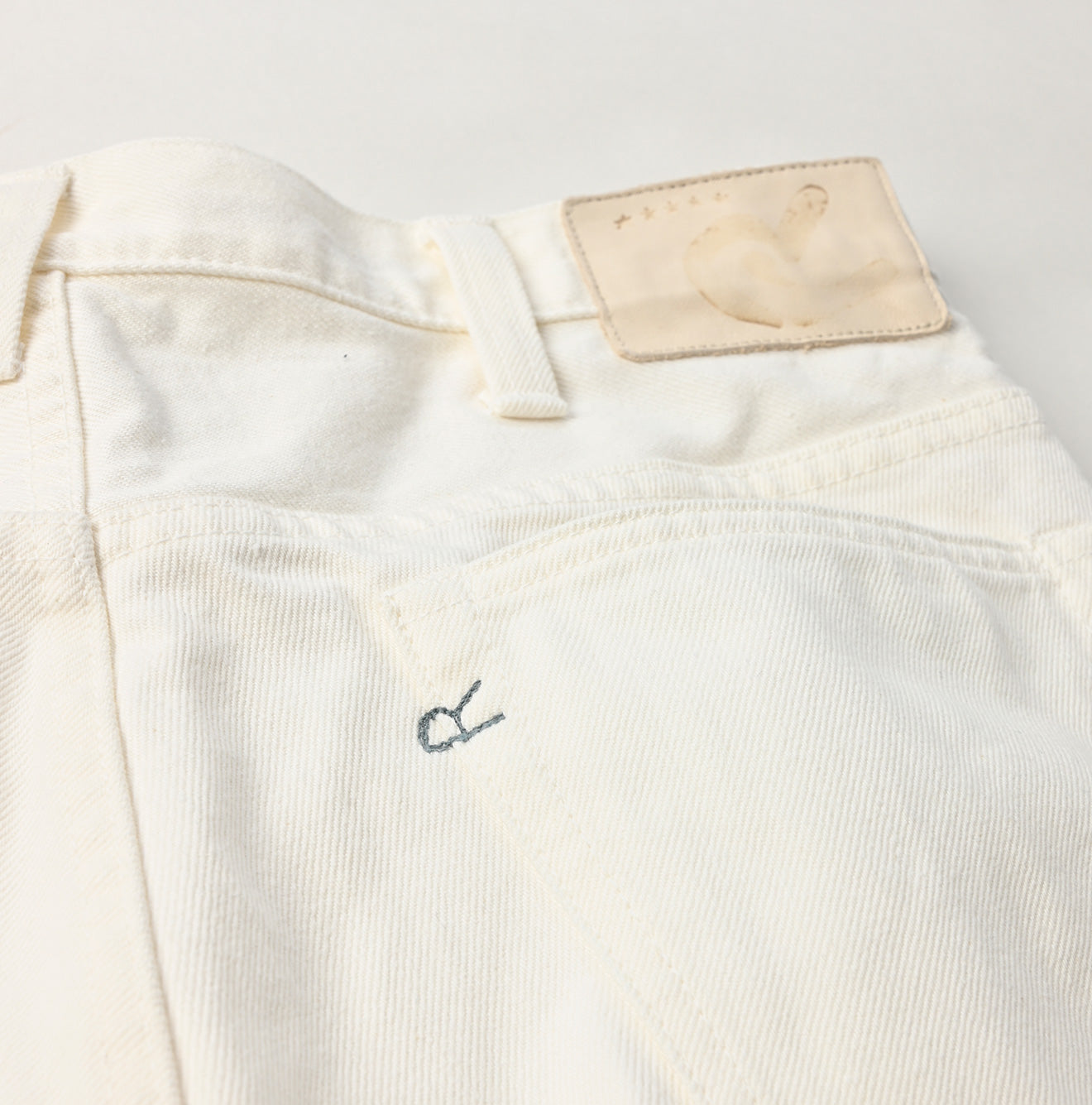 13oz Crosby 5 White Detail
