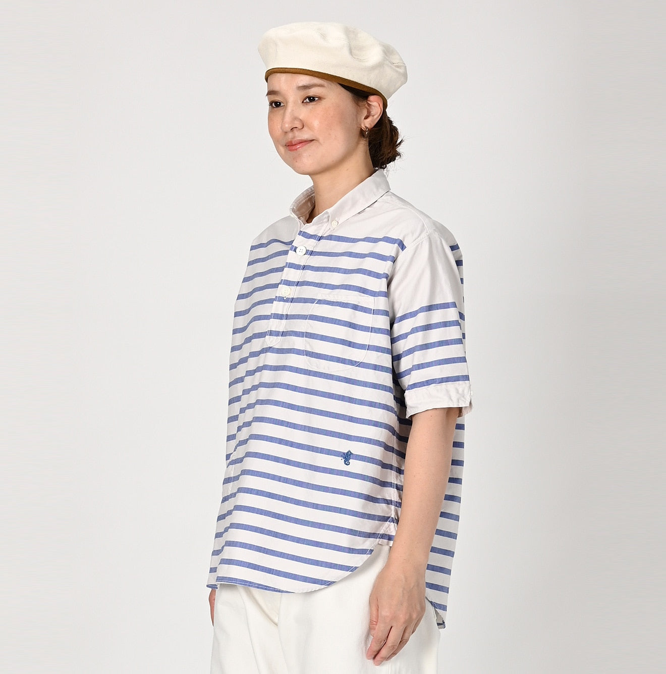 Supima OX Petite Collar Ocean Button Down Basque Pull Short Sleeve Female Model