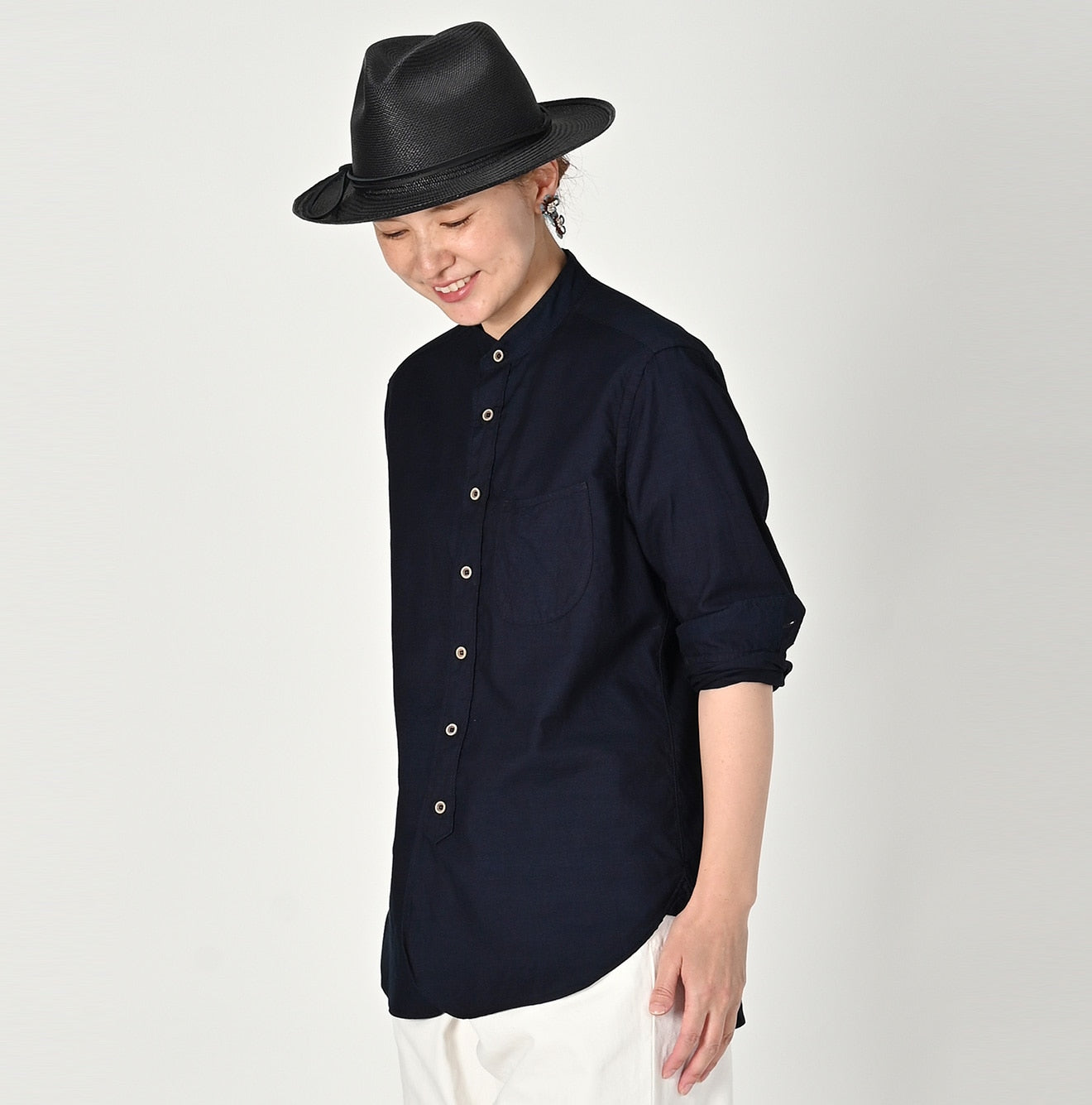 Indigo 504 OX 908 Loafer Stand Shirt Female Model
