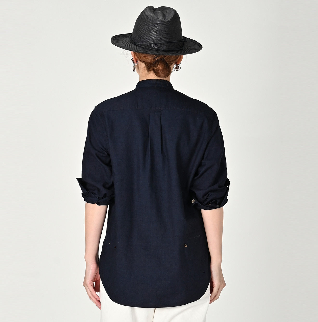 Indigo 504 OX 908 Loafer Stand Shirt Female Model