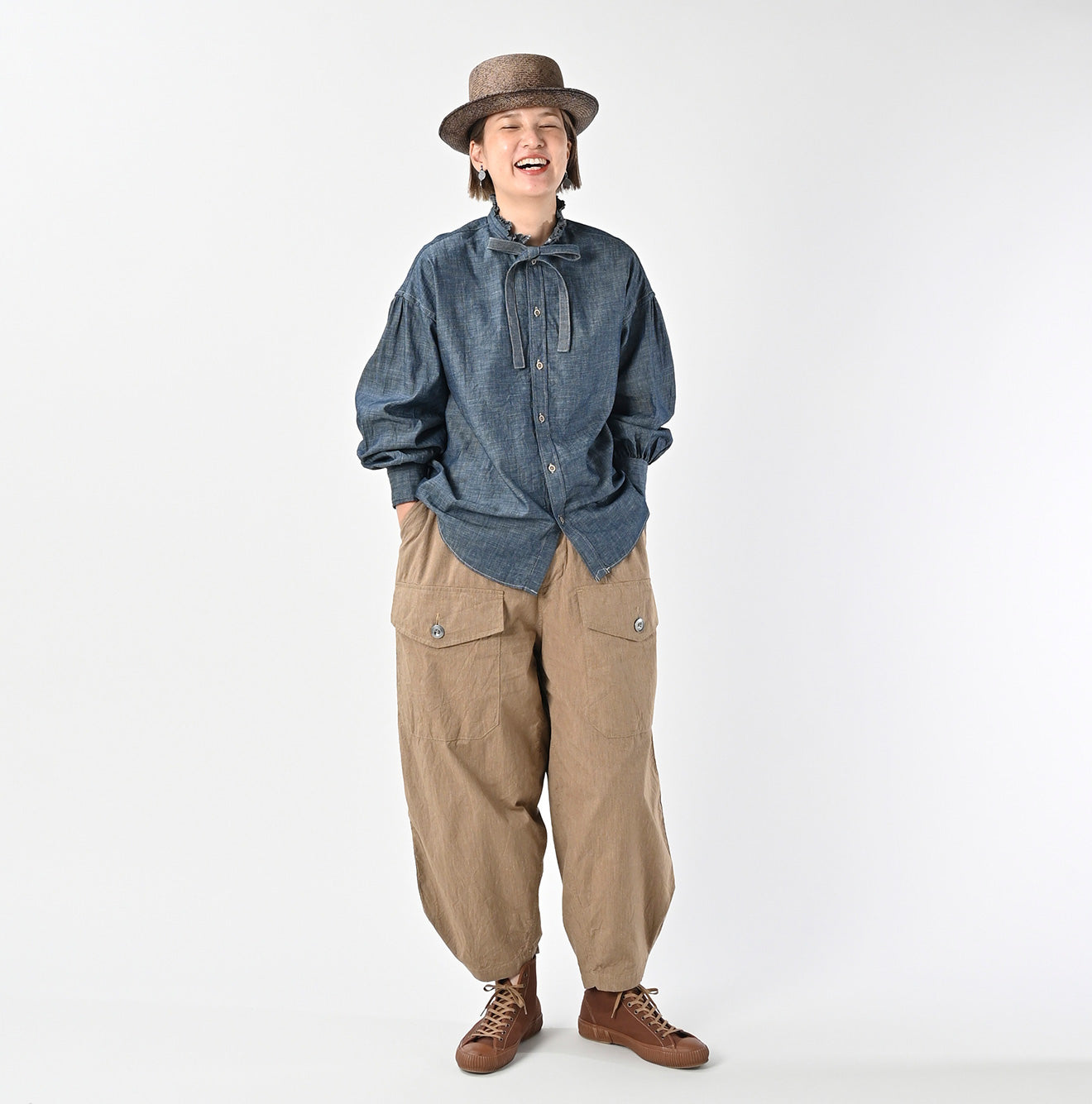 Ruri Dungaree Denim Bowtie Coupé Shirt Nou Female Model