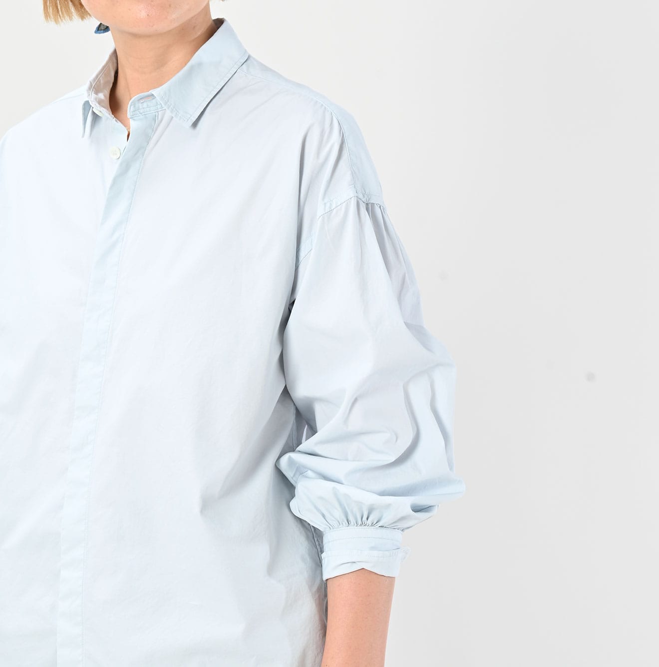 Broadcloth Petit Collar Coupe Shirt Detail