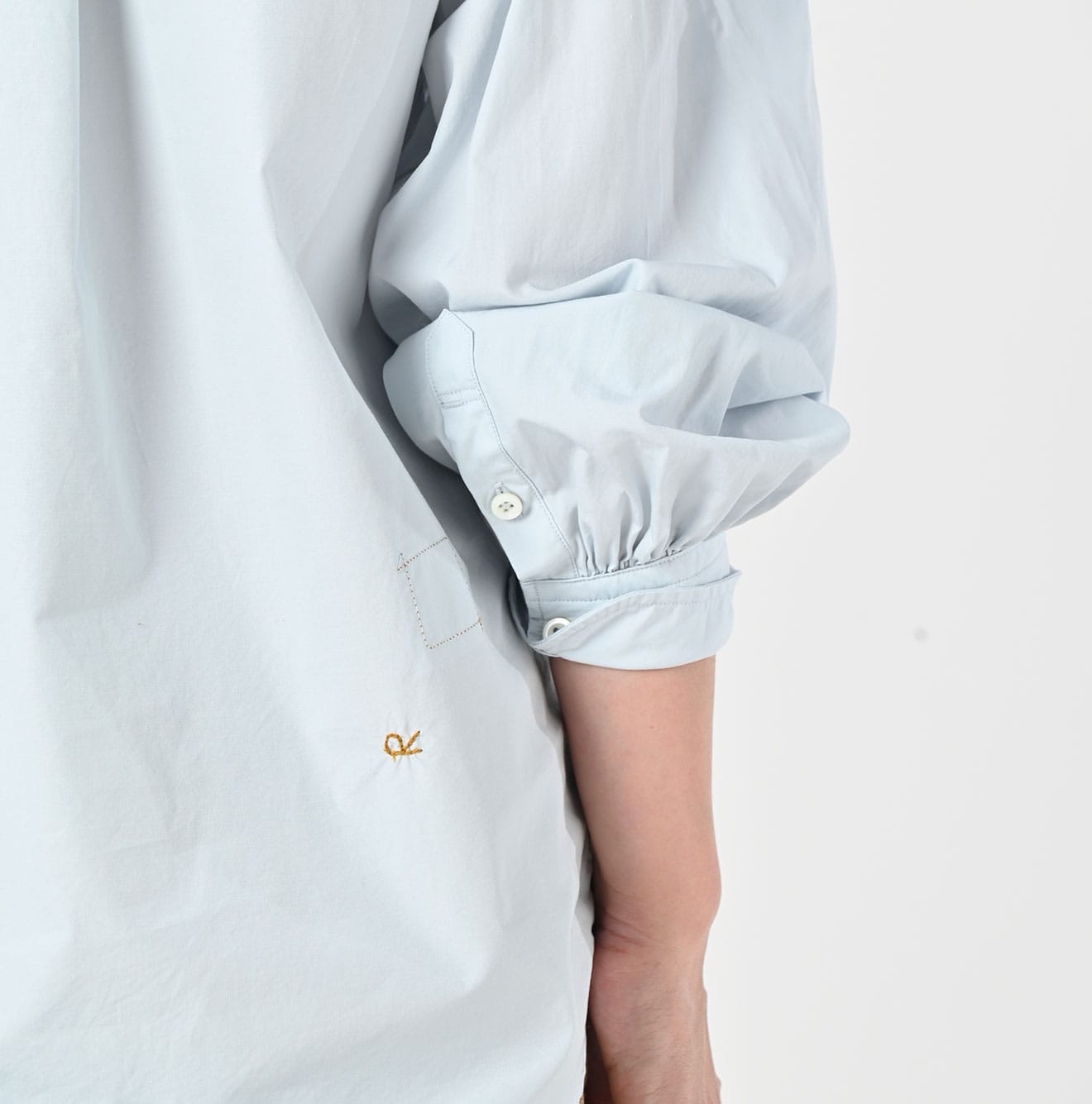 Broadcloth Petit Collar Coupe Shirt Detail