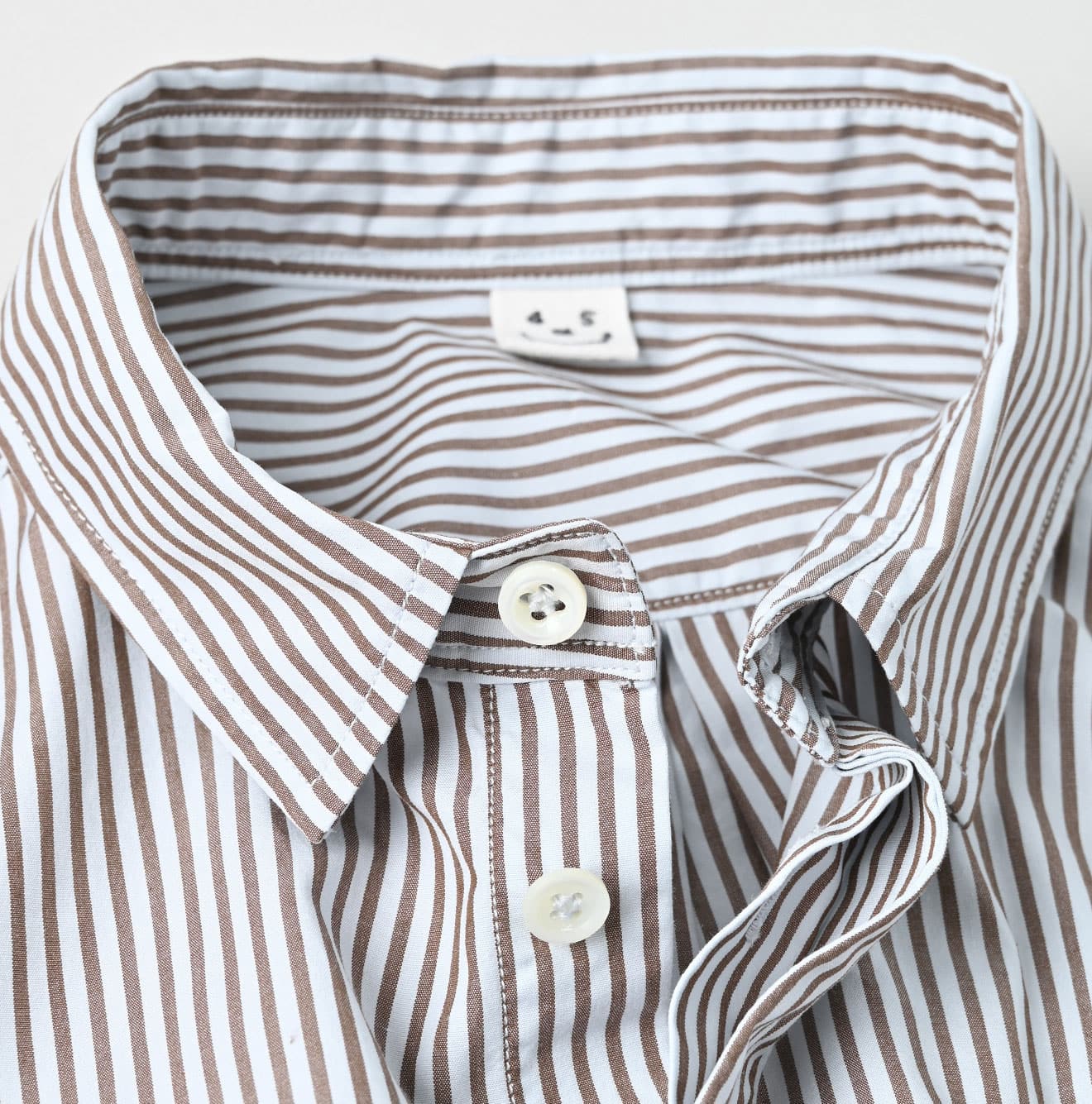 Broadcloth Petit Collar Coupe Shirt Detail