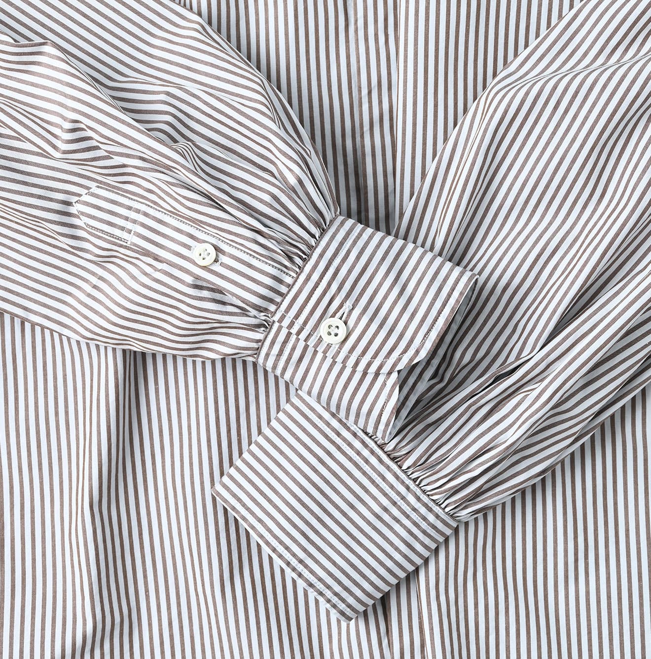 Broadcloth Petit Collar Coupe Shirt Detail