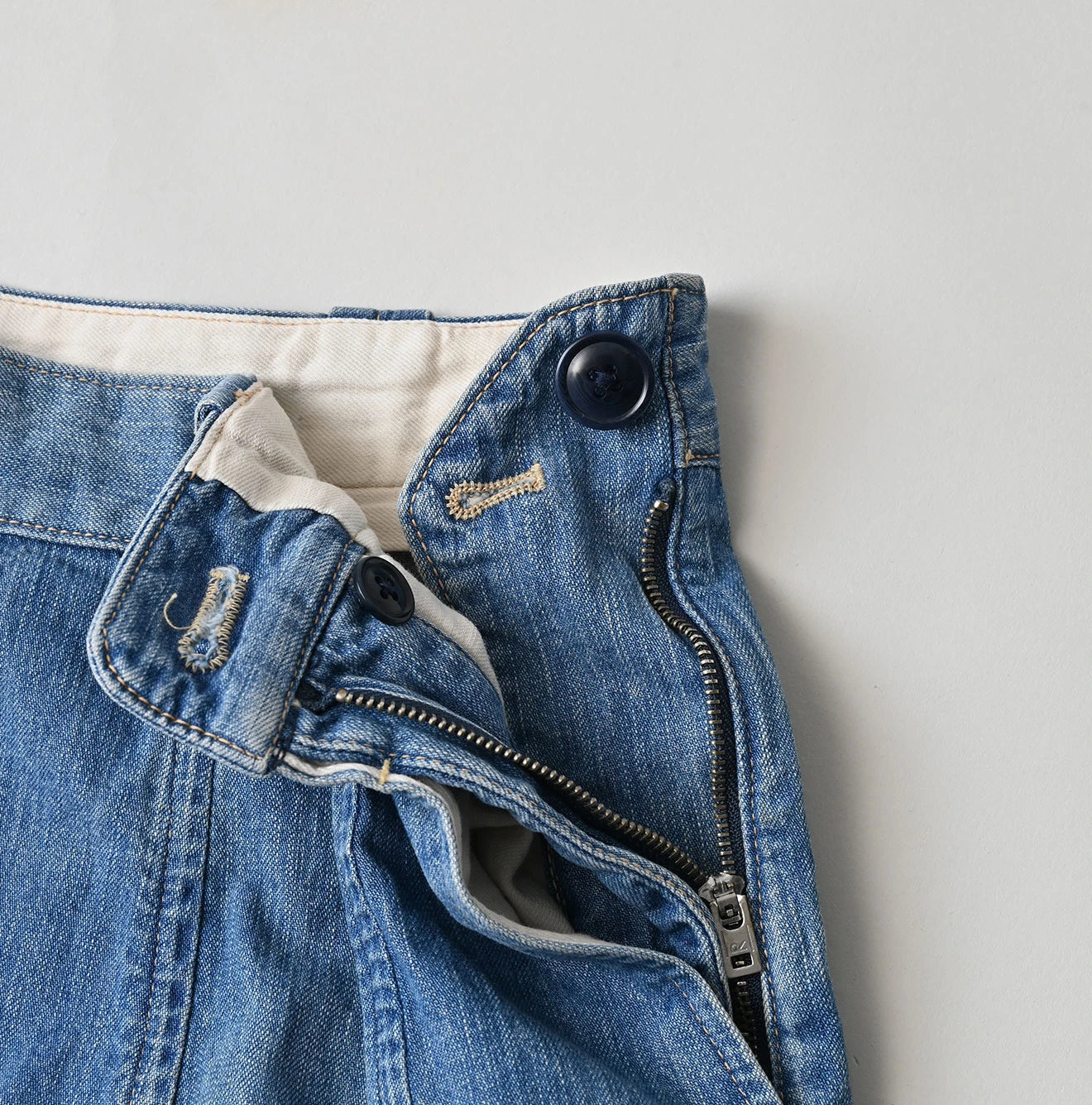 Mugi Denim Soufflé Skirt Distressed