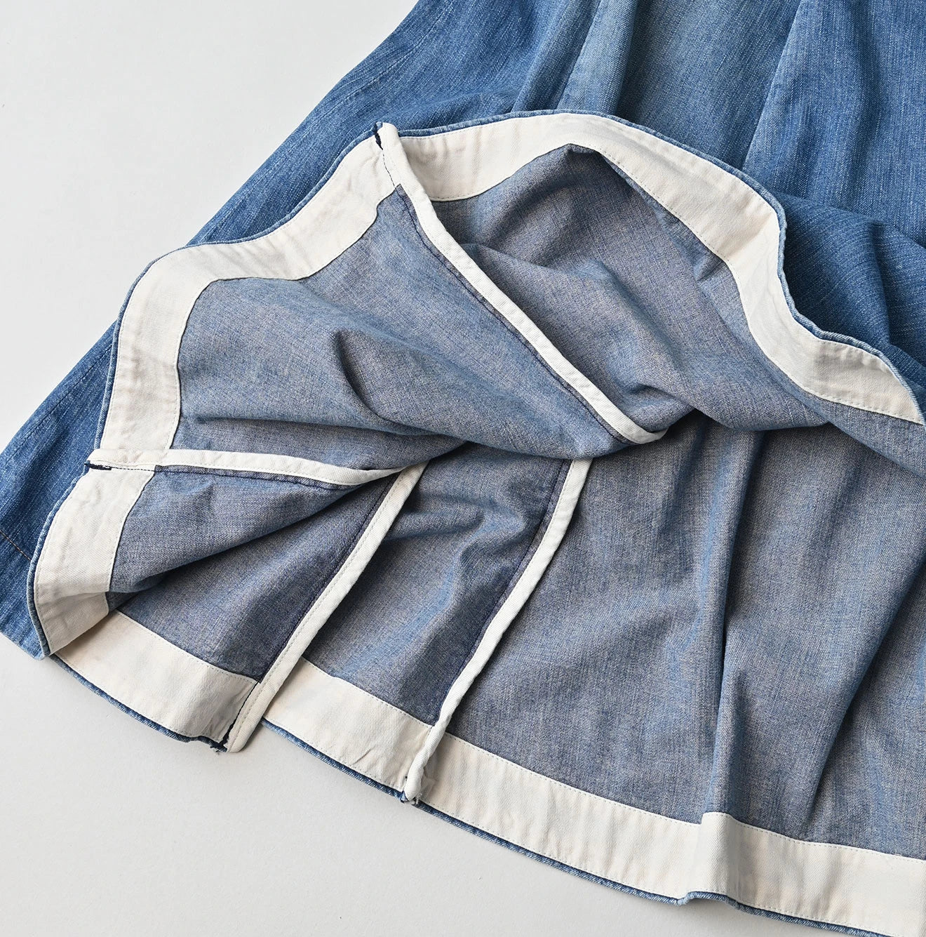 Mugi Denim Soufflé Skirt Distressed