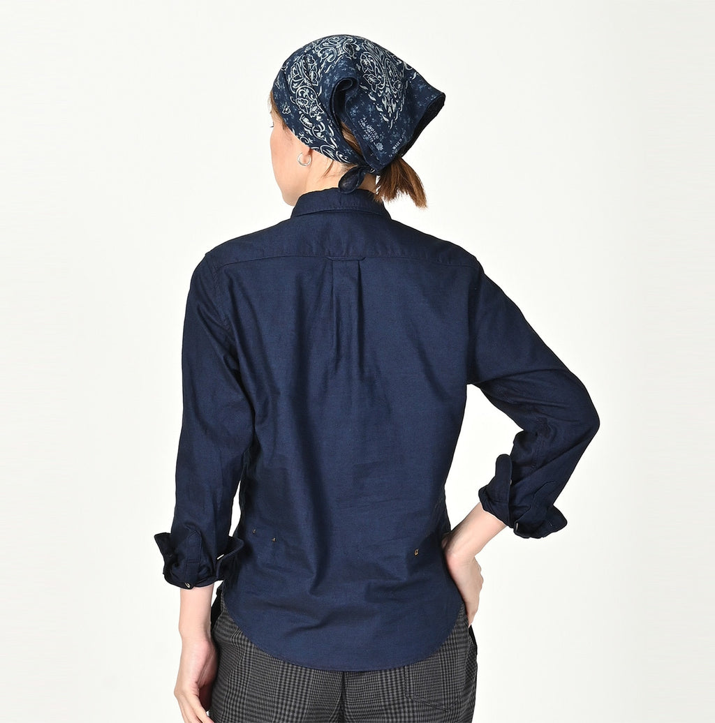 Indigo Thin Oxford Petite Loafer Shirt Female Model