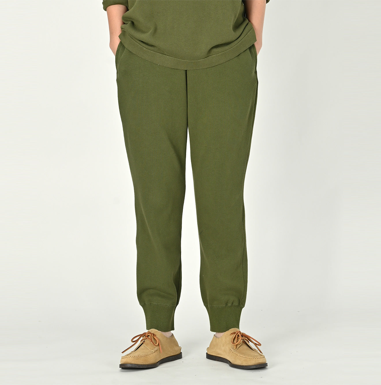 Tenjiku Knitsew 908 Pants Female Model