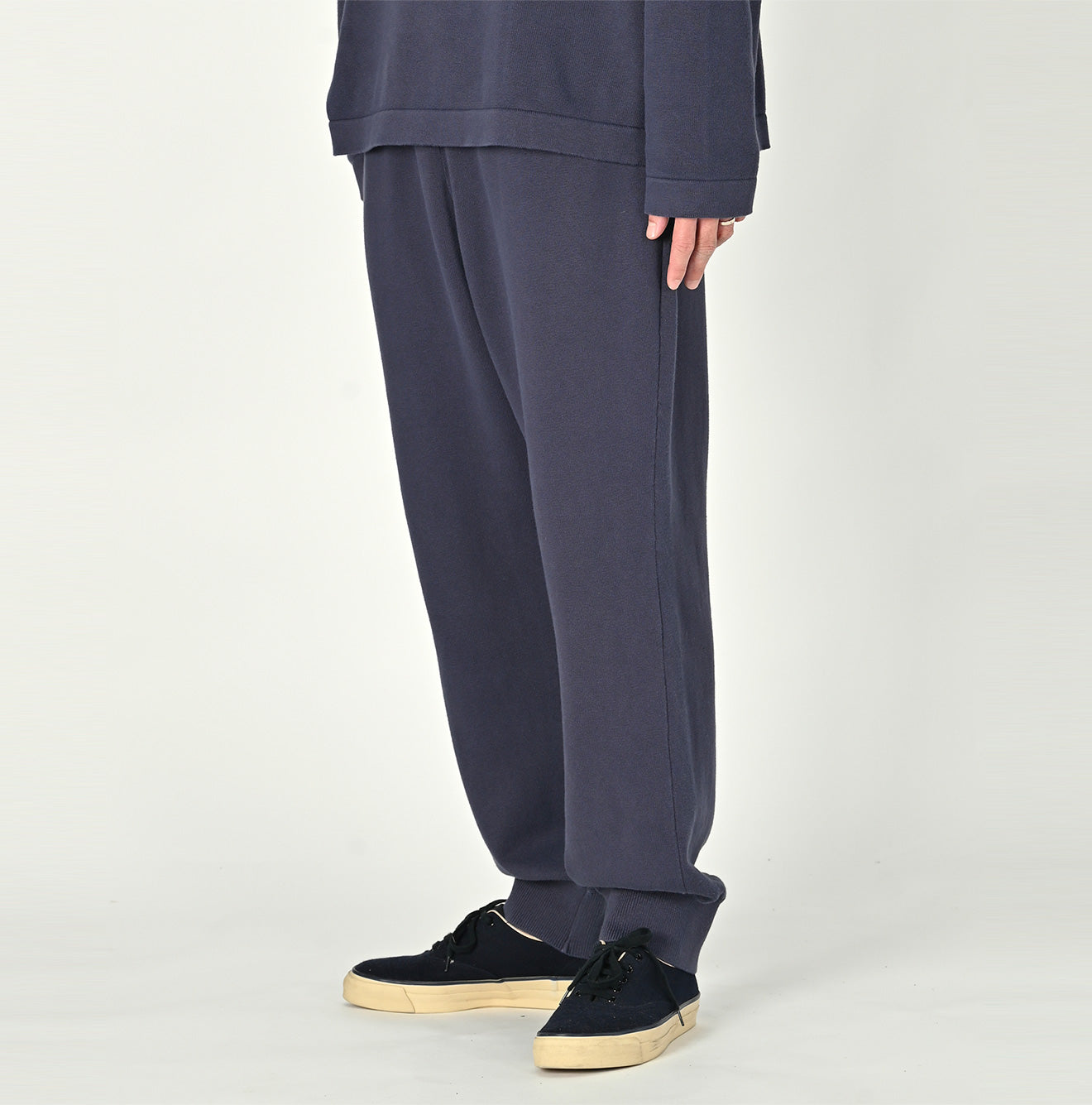 Tenjiku Knitsew 908 Pants Male Model