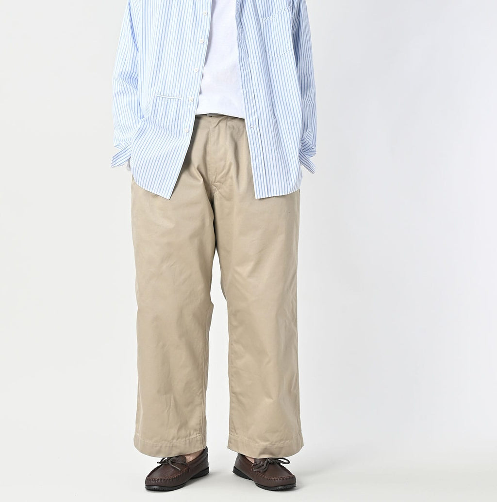 Double Thread Charlotte Baggy Male Model