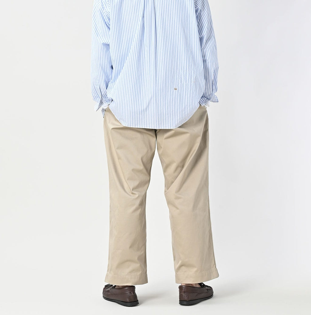 Double Thread Charlotte Baggy Male Model