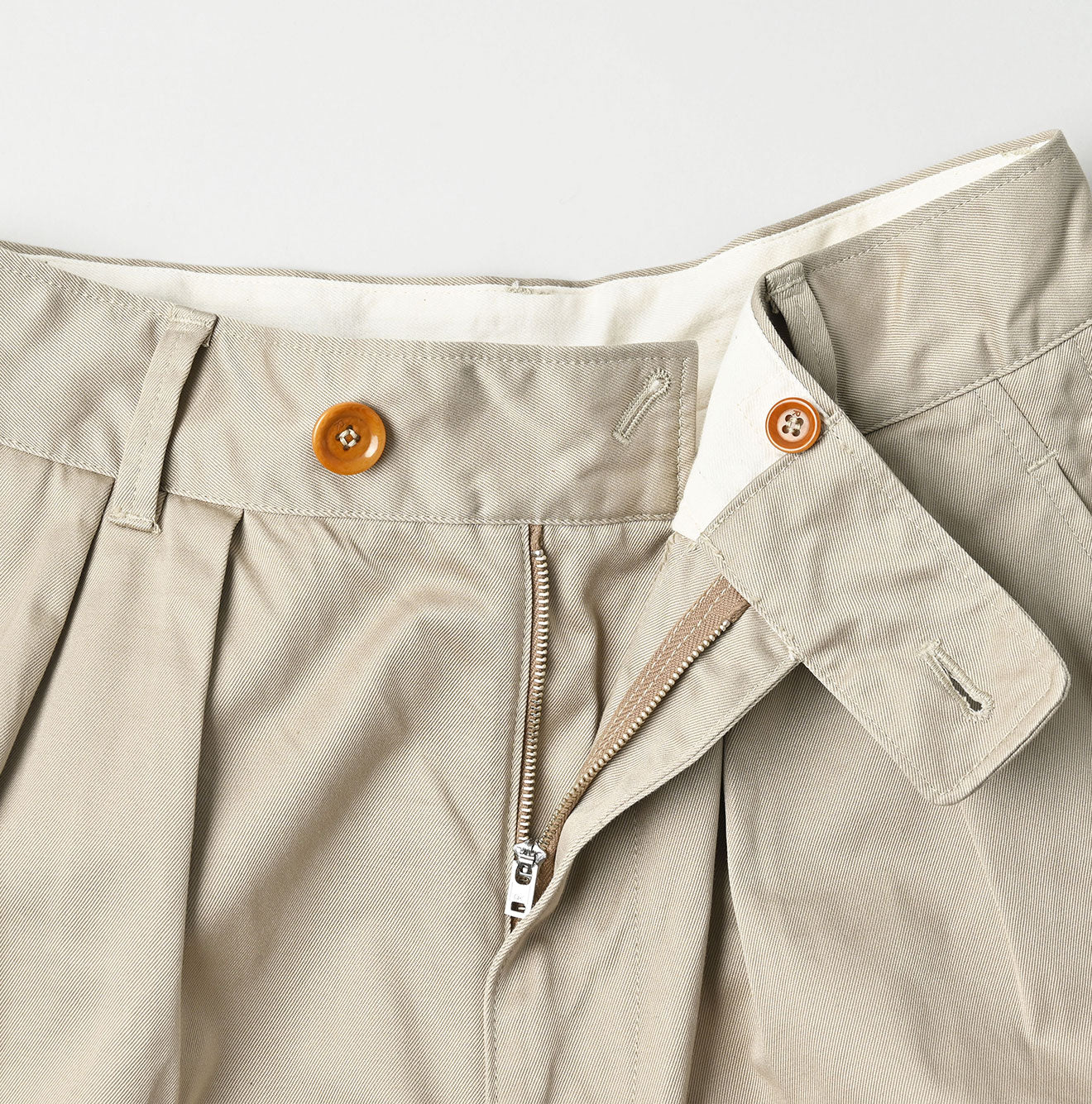 Double Thread Charlotte Baggy Detail