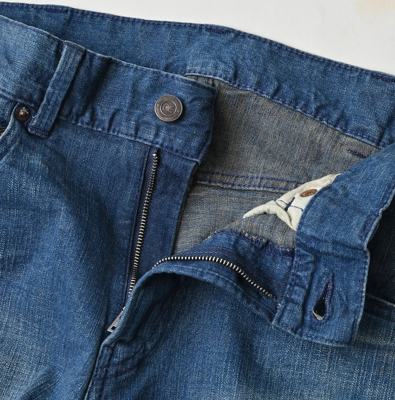 Light Mon-Brown Stretch Denim Sabrina 5 Distressed