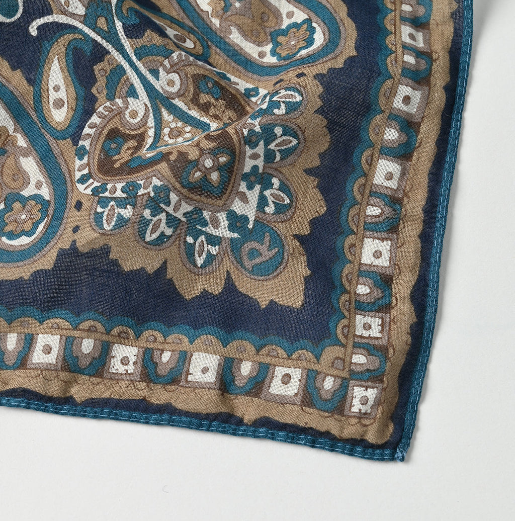 Gauze Paisley Sarasa Bandana Detail