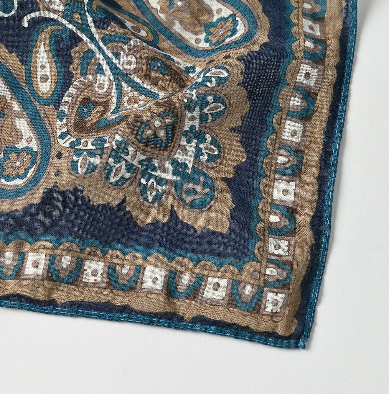 Gauze Paisley Sarasa Bandana Detail