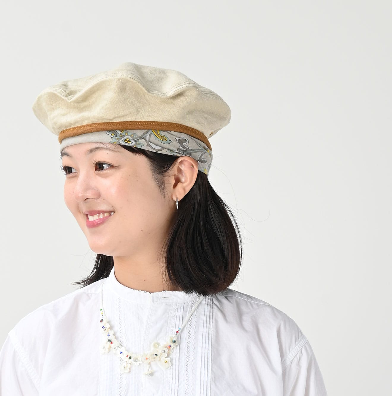 Gauze Paisley Sarasa Bandana Female Model