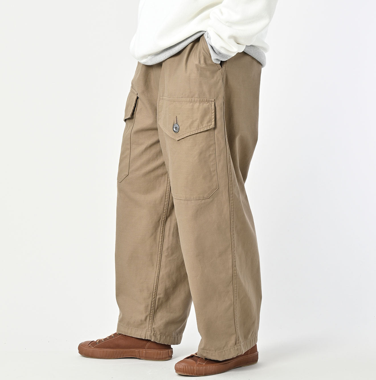 Back Satin 908 Tent Pants Male Model